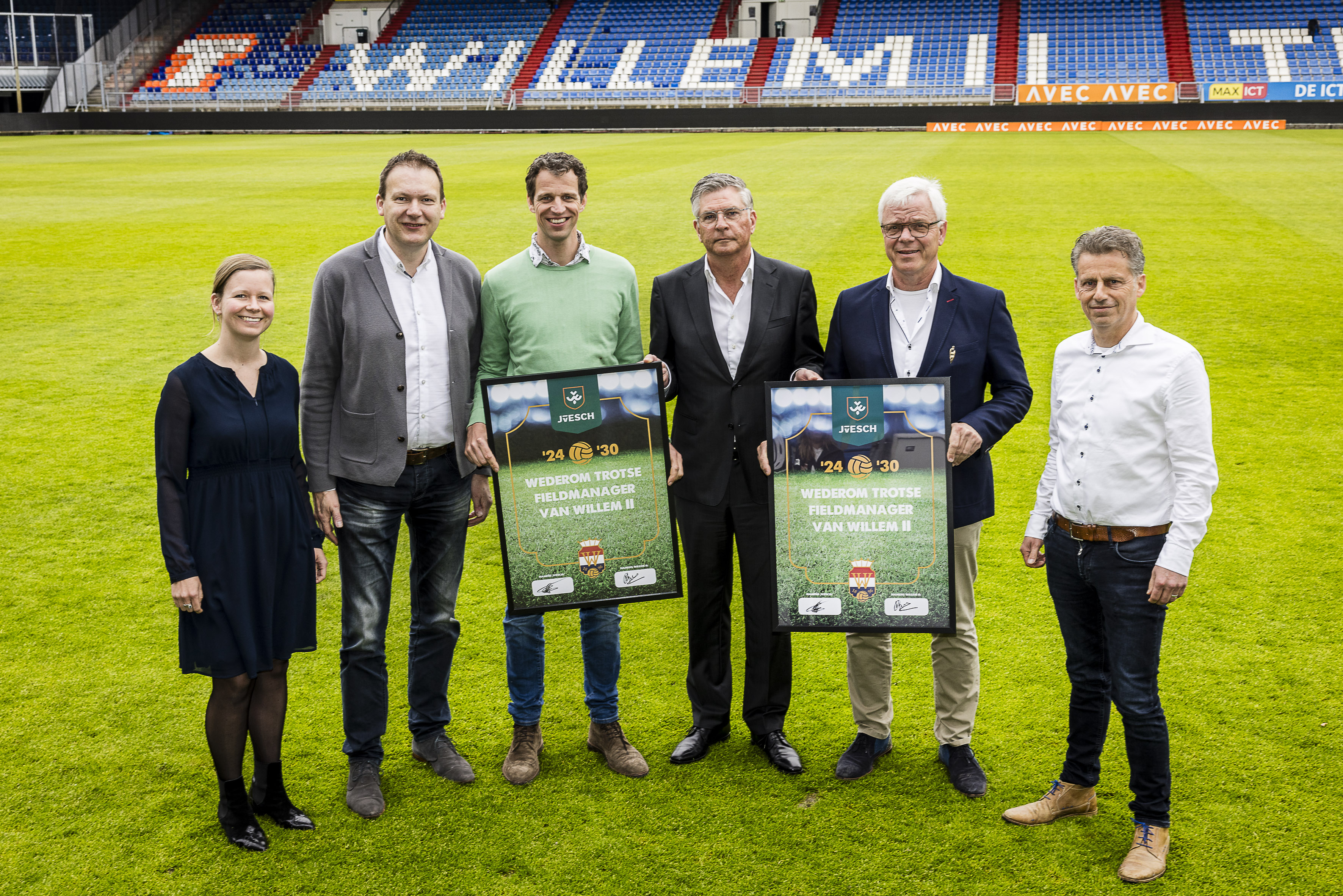 Vertrouwen ‘Het ontvangen van vertrouwen van een club als Willem II, om hun velden te verzorgen, is een zeer groot compliment voor ons. Bovendien is het mooi om samen te werken met een toonaangevende club uit Tilburg, waar we ook een vestiging hebben,’ zegt Ton van Esch, Directeur JvESCH. Hij is trots op de samenwerking met Willem II en voegt toe: ‘We verheugen ons op een productieve samenwerking en een mooie toekomst.’  Ook algemeen directeur Martin van Geel is enthousiast over de verlenging: : ‘JvEsch is 