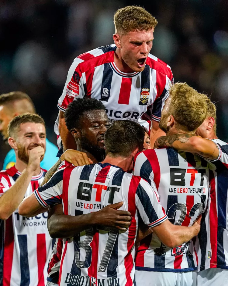 Willem II wint in kolkend stadion van ADO