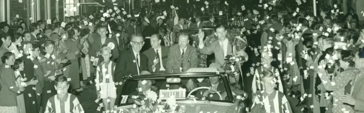 Oude doos / Promotiefeest in 1958