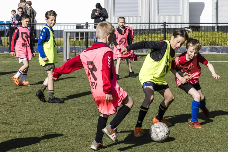 Sportpark Prinsenhoeve toneel voor zonnig Kingo Voetbalfestijn