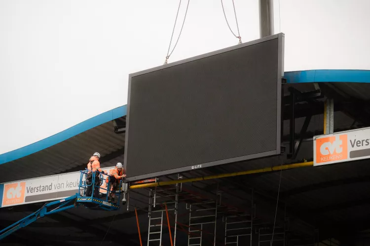 Nieuwe stadionschermen in het Koning Willem II stadion